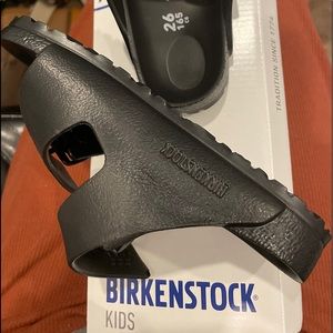 Kids brand new Birkenstock’s. Wrong size.